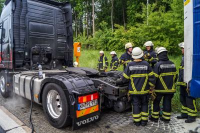 A81/Sindelfingen: Ueberhitzte LKW-Abgasanlage fuehrt zu Feuerwehreinsatz